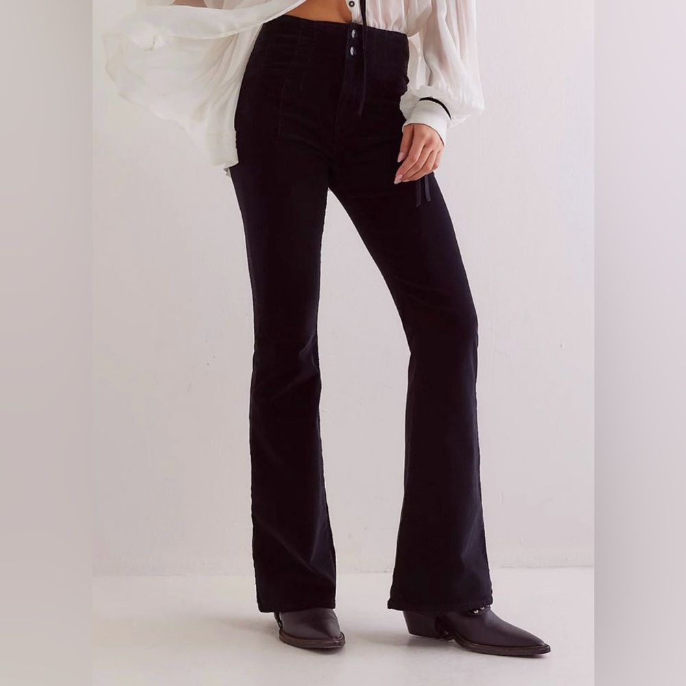 We The Free Women’s Midnight Black Corduroy Flare Pants, Sz 31. NWOT
